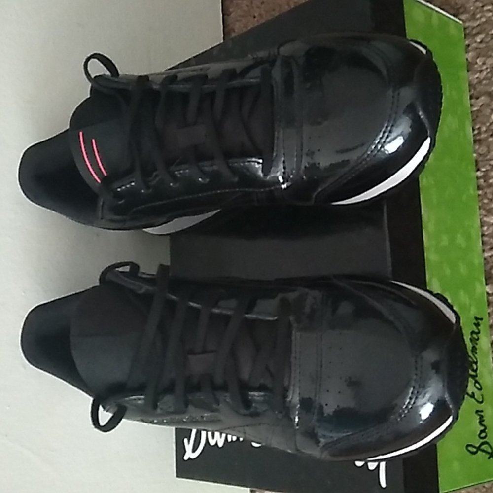 Reebox Black& White Patent Leather Women Size 8.5